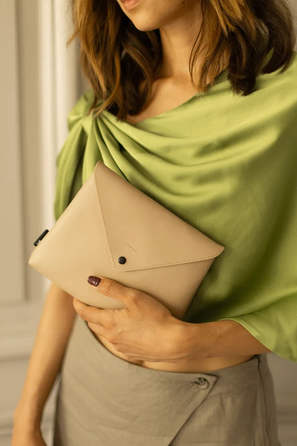 Bolso Tipo Sobre Beige