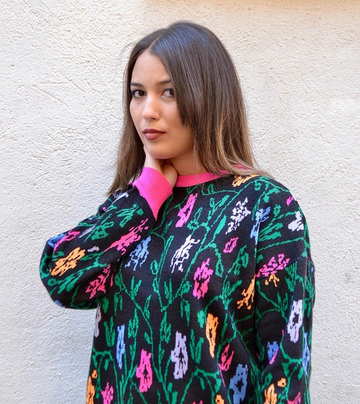 Jersey negro con flores