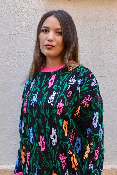 Jersey negro con flores