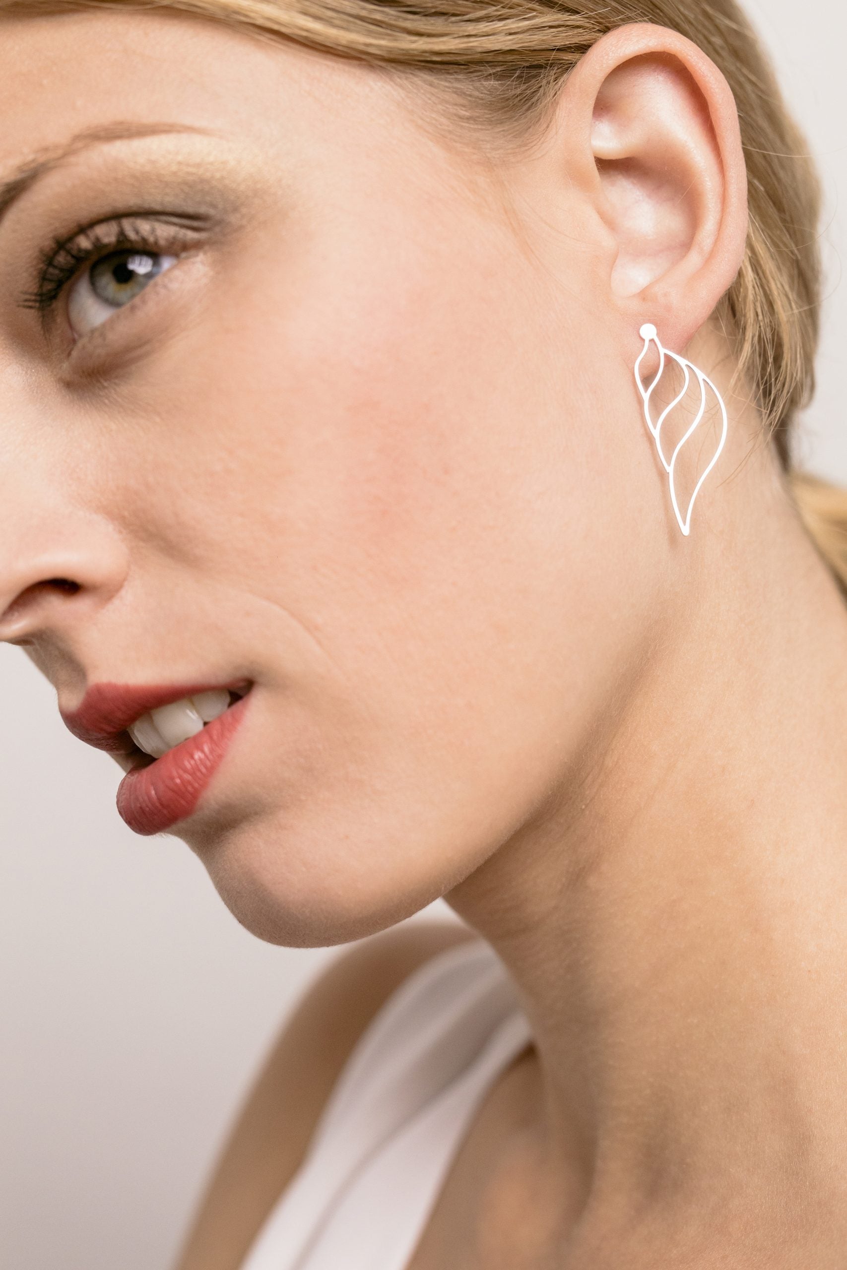 Pendientes crisálida EPD chapado oro 24k