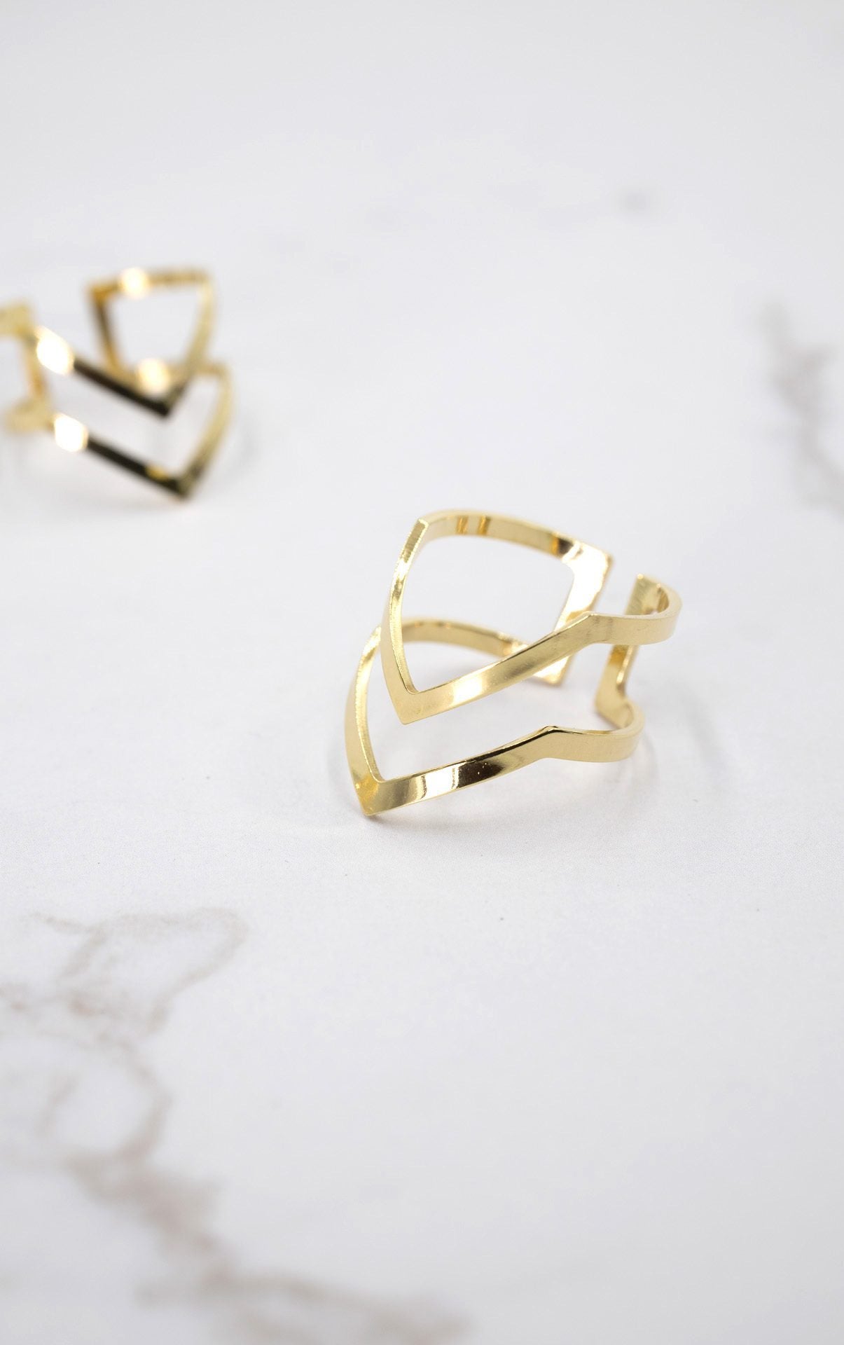 Anillo Dos flechas EPD chapado oro 24k