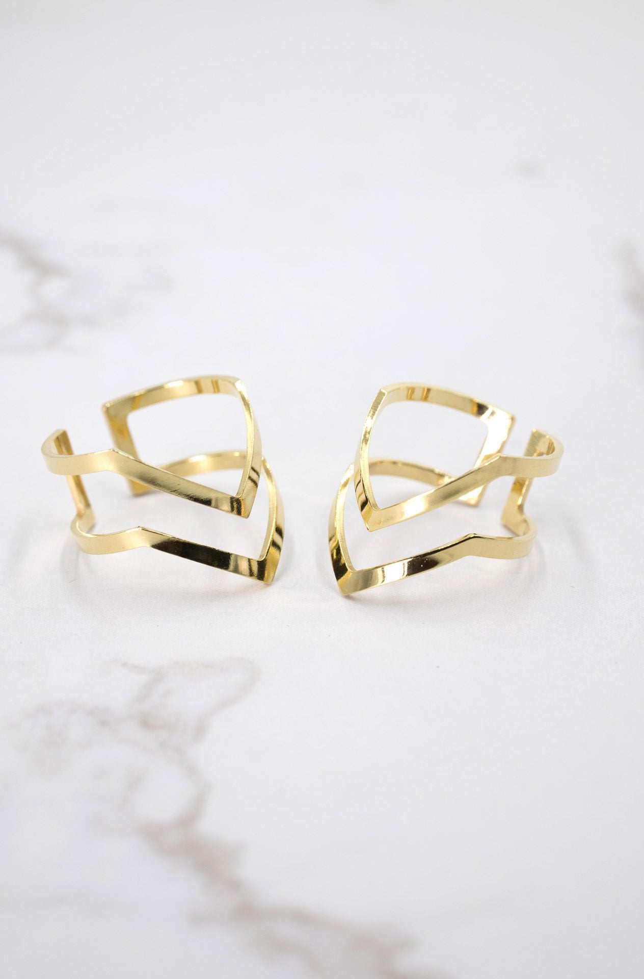 Anillo Dos flechas EPD chapado oro 24k