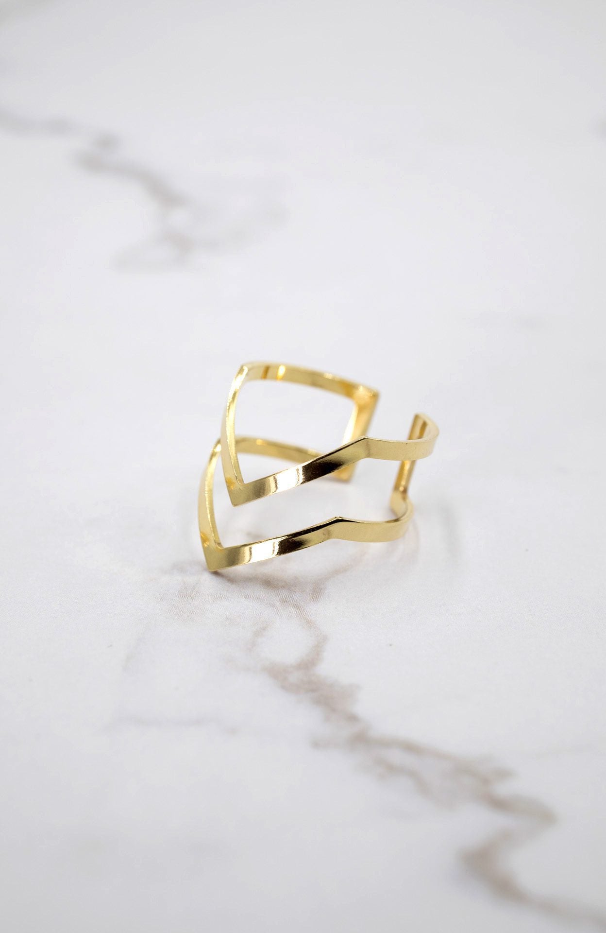 Anillo Dos flechas EPD chapado oro 24k