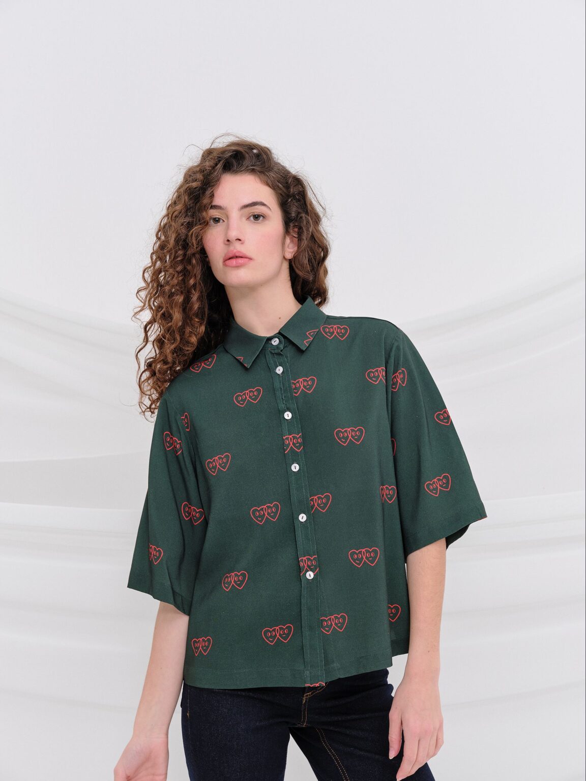 Camisa ALINAK Verde con corazones