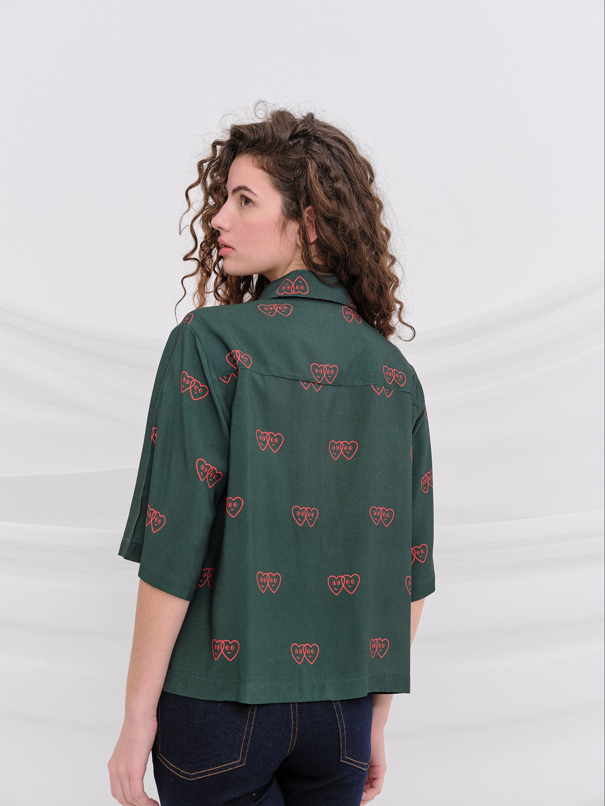 Camisa ALINAK Verde con corazones