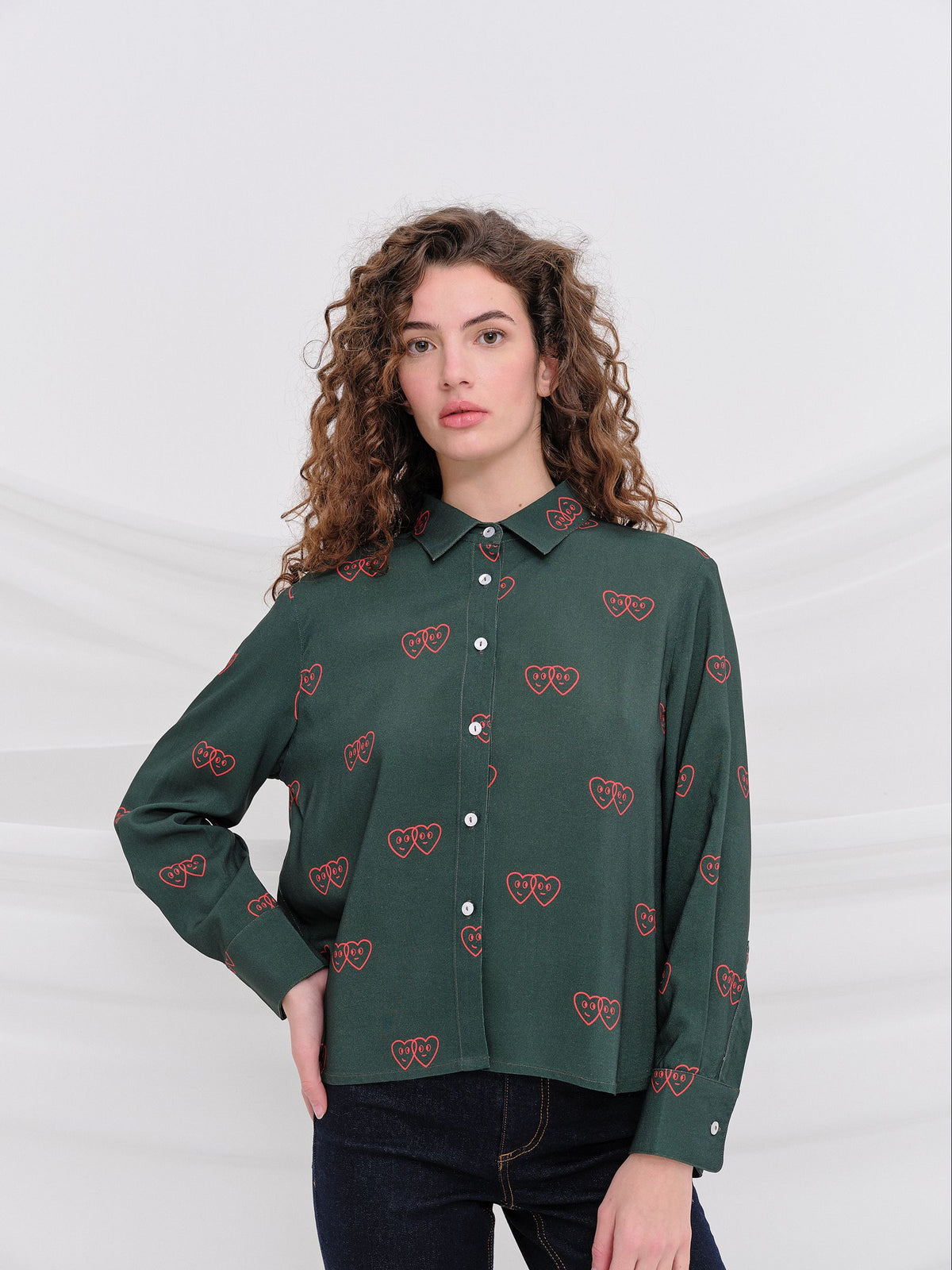 Camisa KUBRICK Verde con corazones