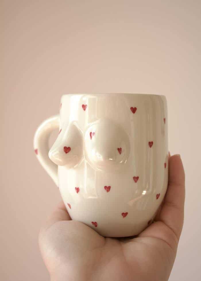 Taza corazones rojos