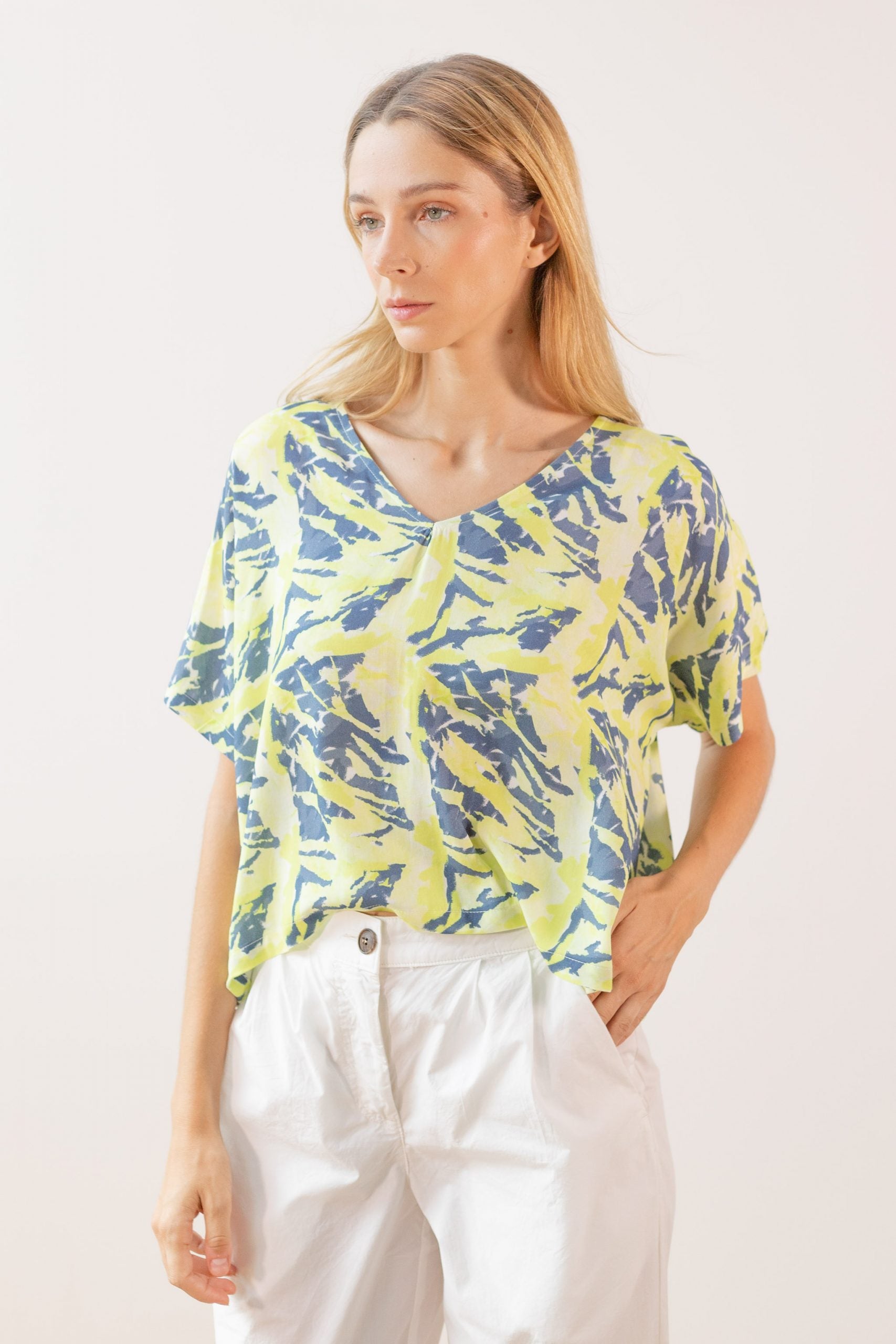 Blusa Estampada azul/fluor