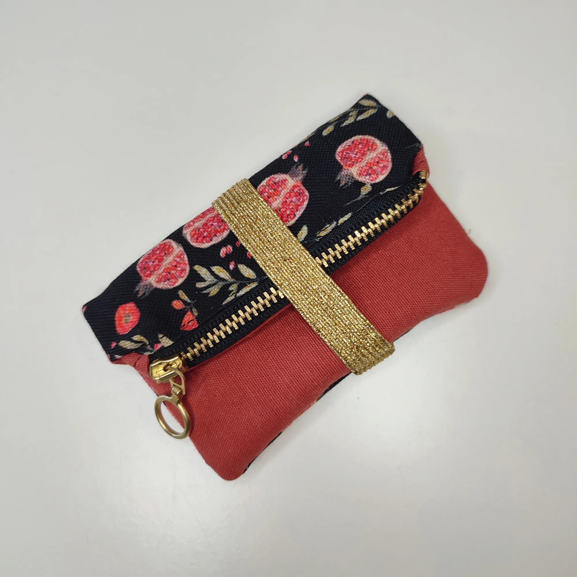 Cartera Graná sobre negro