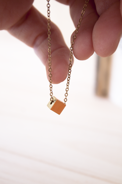 Colgante CUBITO de color