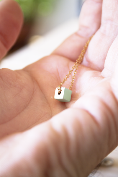 Colgante CUBITO de color