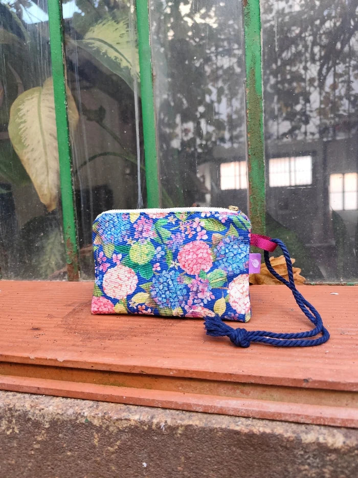 Red Zarvaje Toiletry Bag