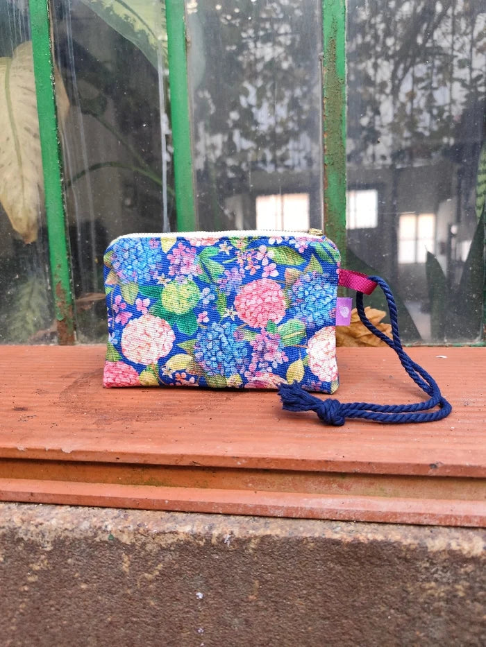 Red Zarvaje Toiletry Bag