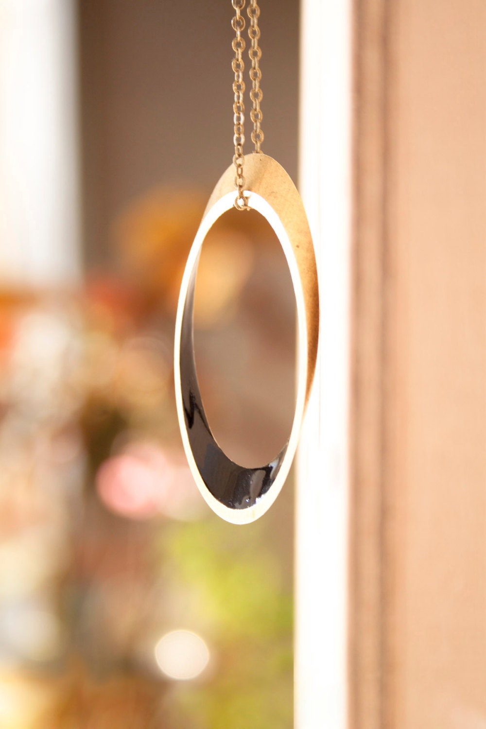 Minimalist OVAL color pendant. BIG ÓVAL. Geometric brass necklace. Simple and modern. Handcrafted color jewelry.