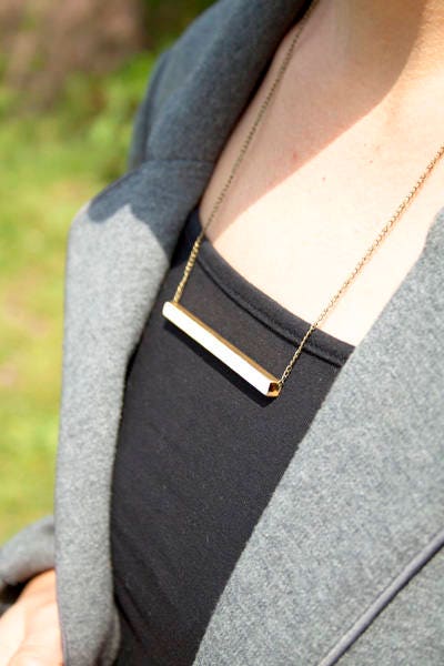 CONT0UR. Minimalist necklace. Geometric color necklace. Enameled.