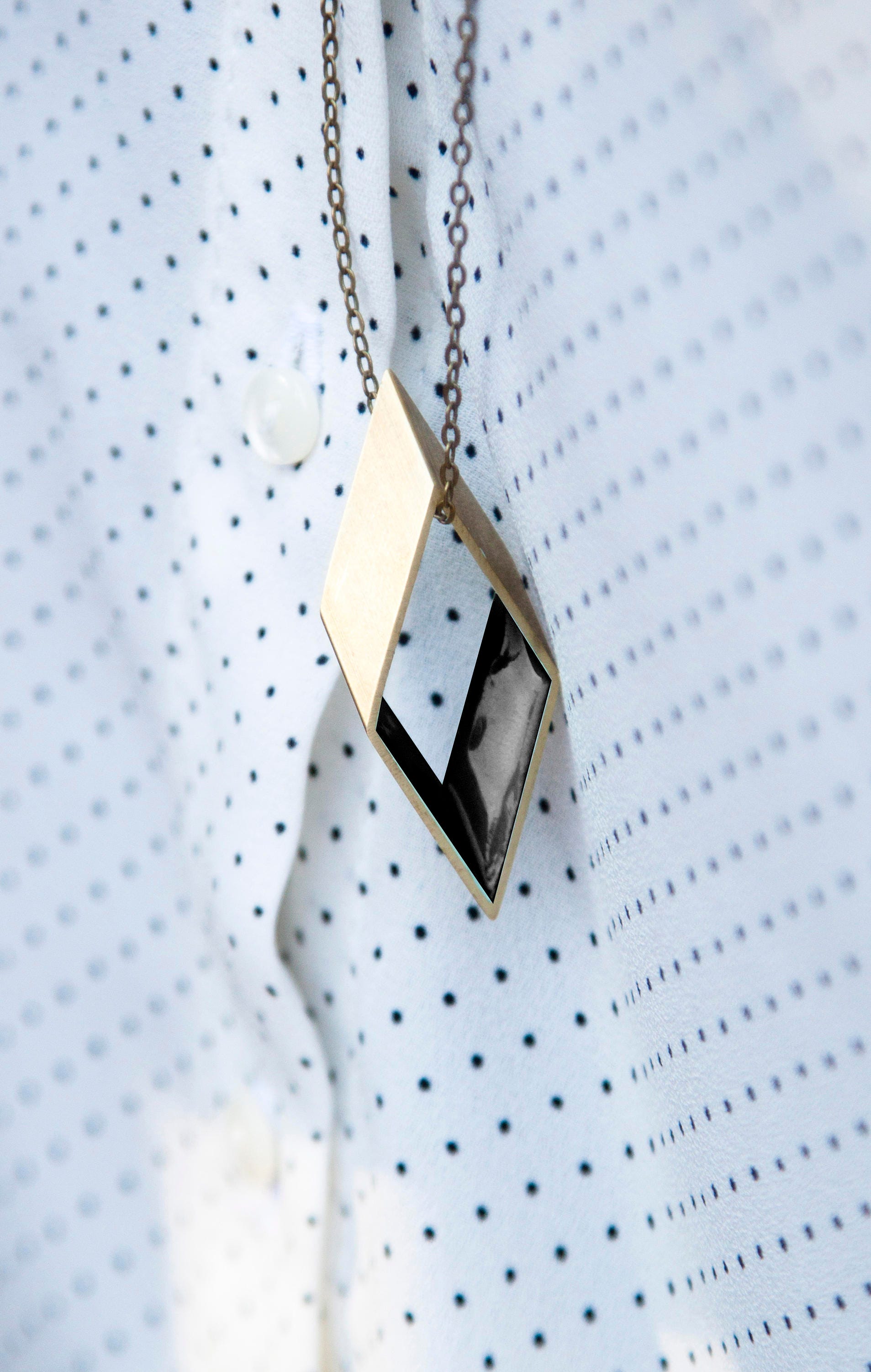 Minimalist necklace. RHOMBUS. Rhombus color necklace. Simple and elegant handmade piece.