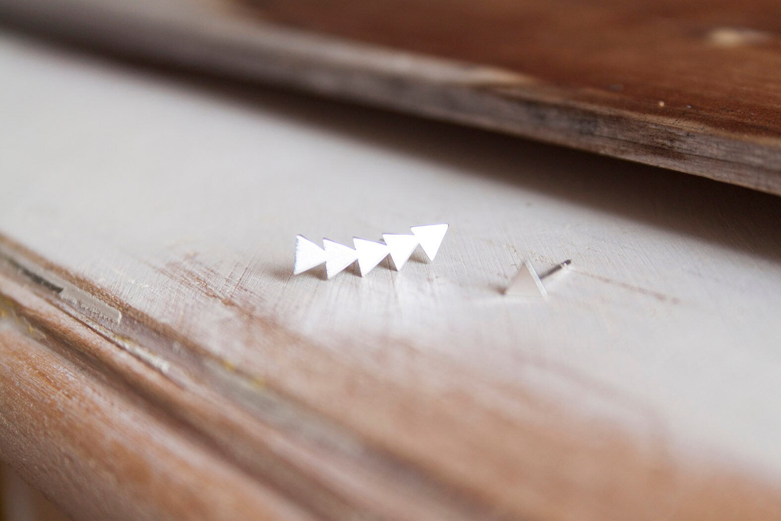 SILVER earrings. TRIANGLES. Sterling silver. Asymmetric earrings. Contrasted minimalist earrings. Ear climber.