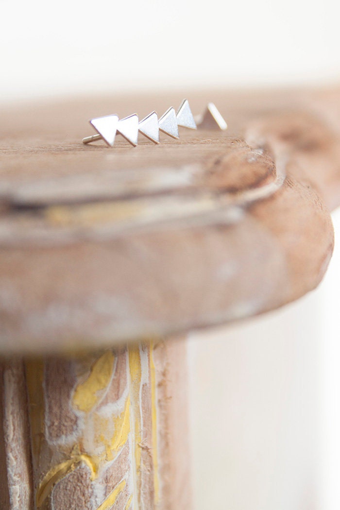 SILVER earrings. TRIANGLES. Sterling silver. Asymmetric earrings. Contrasted minimalist earrings. Ear climber.