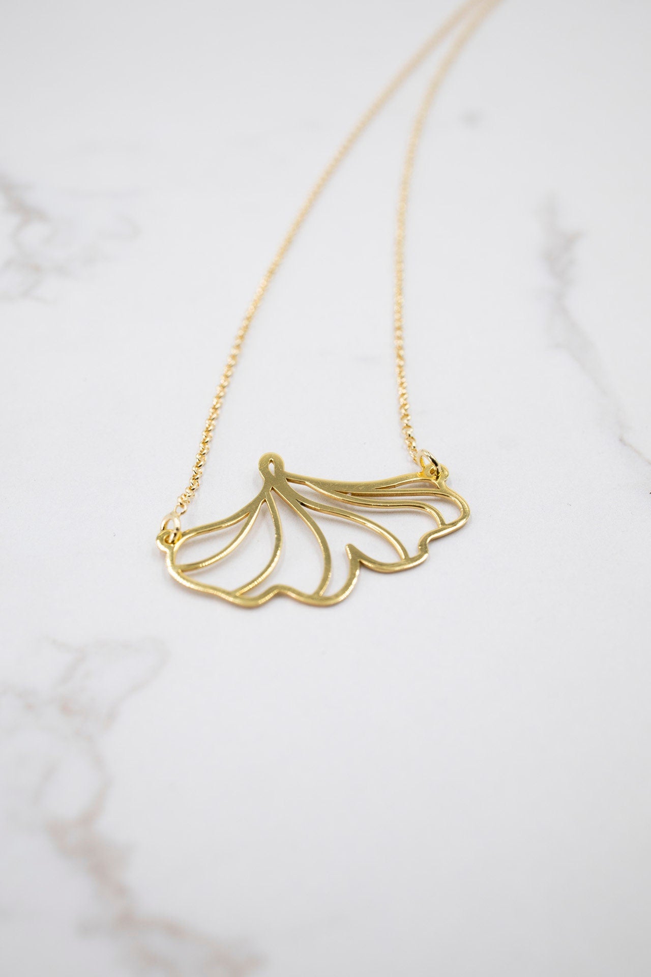 GOLDPLATED Necklace. LOBED. Goldplated Silver 24k. Delicate and elegant.A Perfect gift.