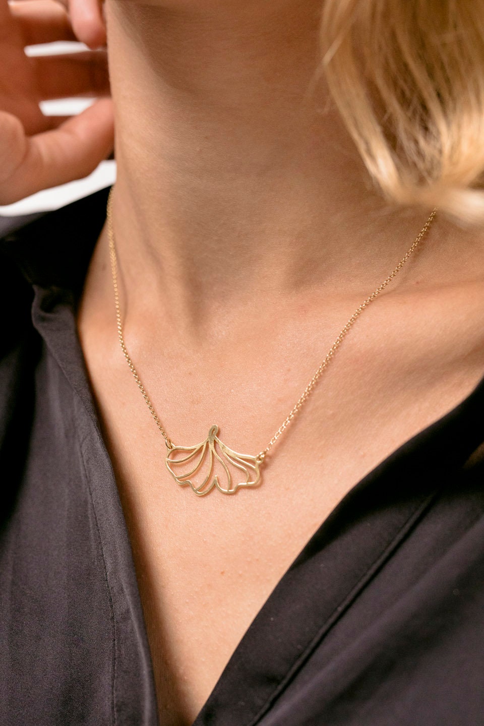 GOLDPLATED Necklace. LOBED. Goldplated Silver 24k. Delicate and elegant.A Perfect gift.