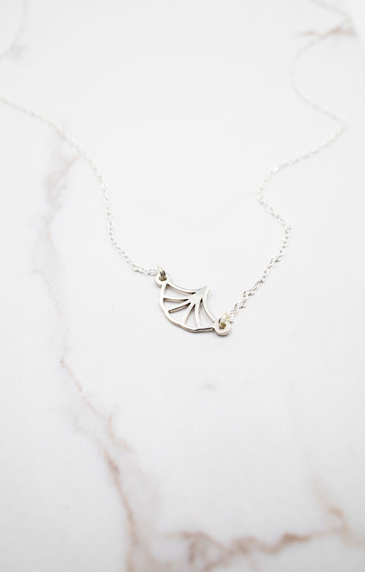 SILVER Mini Necklace. SHELL. Sterling Silver 925. Delicate and elegant piece perfect for gifts.