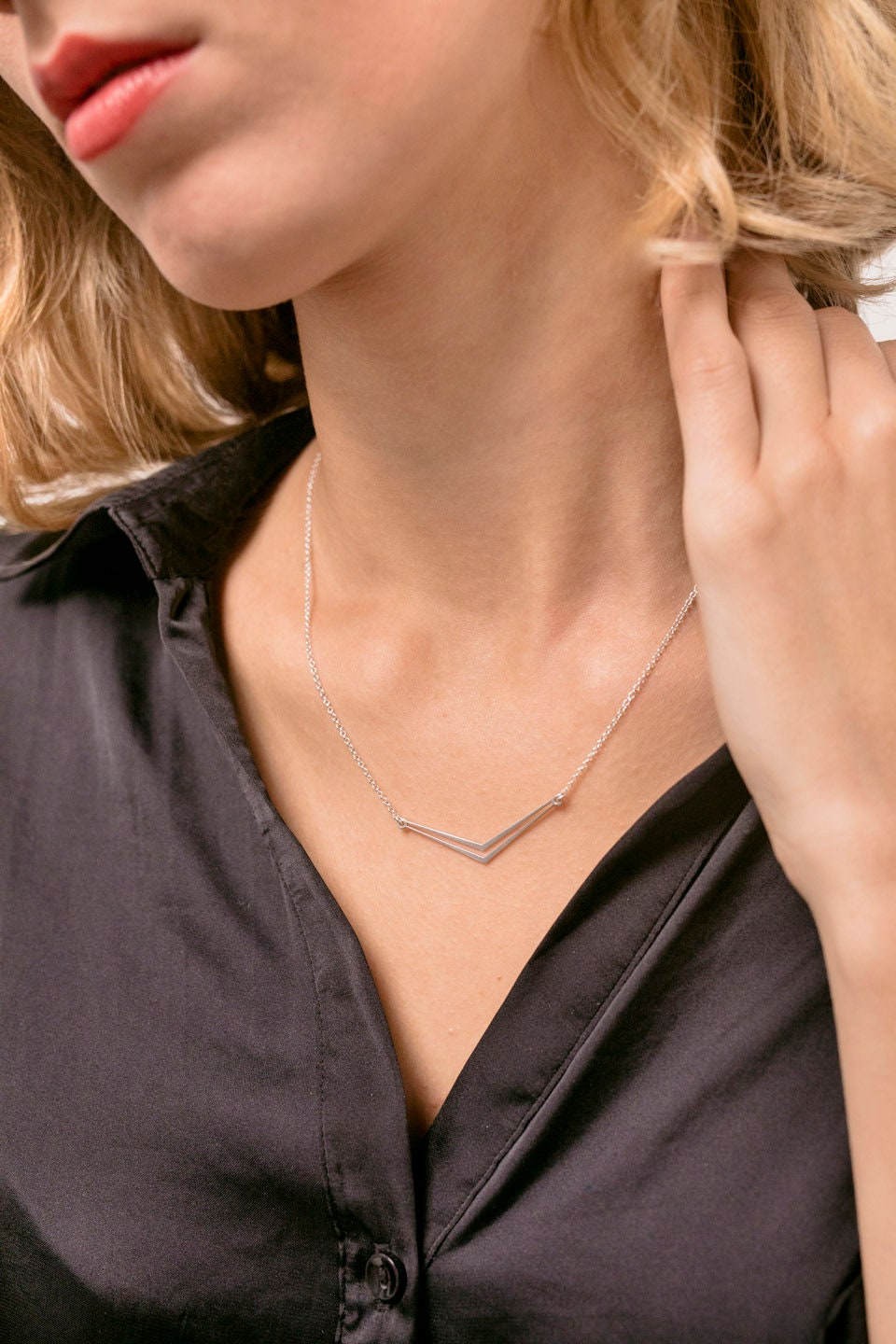 SILVER NECKLACE. DOUBLE V. Sterling Silver 925. Sterling Silver 925. Delicate and elegant piece perfect for gifts.