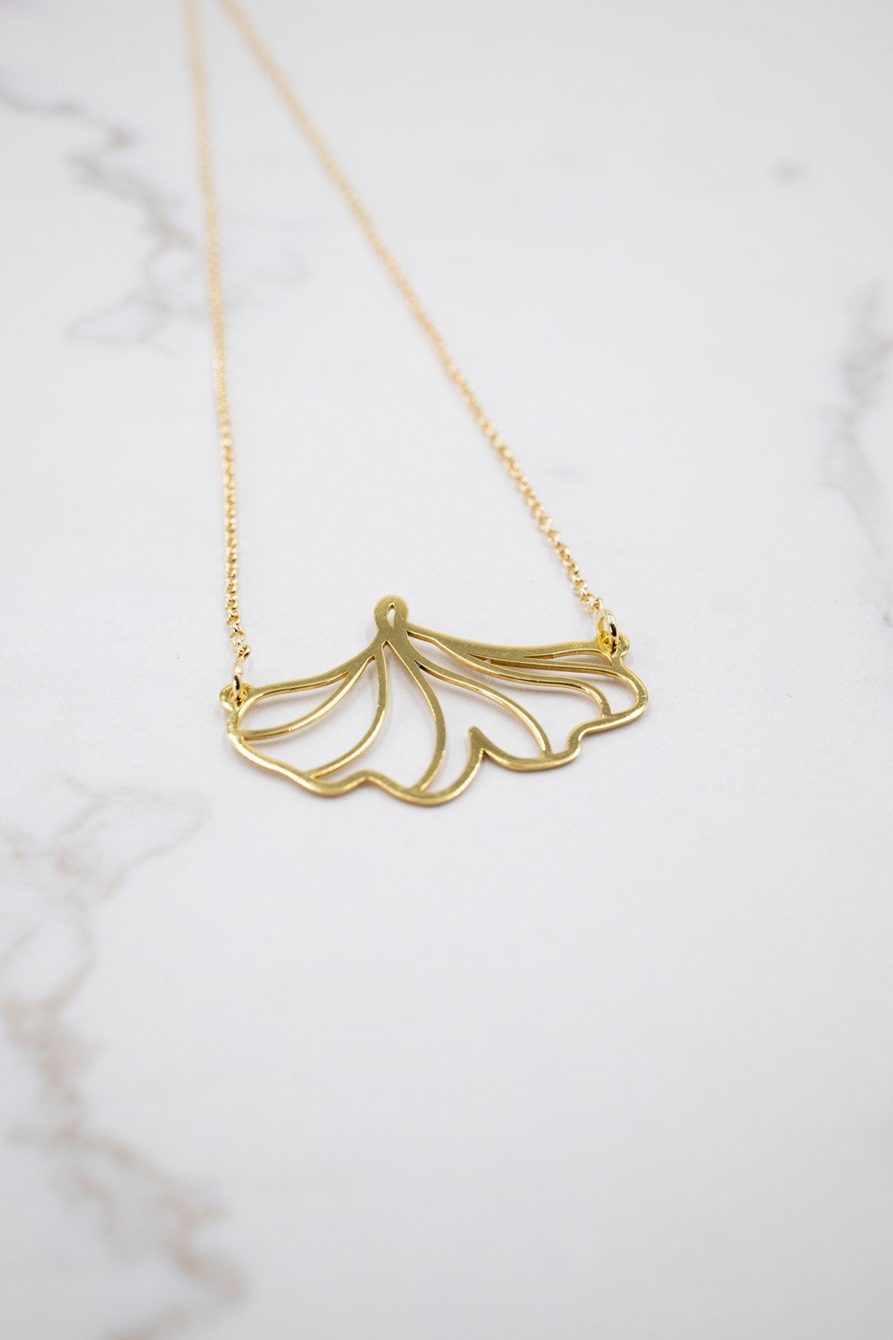 GOLDPLATED Necklace. LOBED. Goldplated Silver 24k. Delicate and elegant.A Perfect gift.