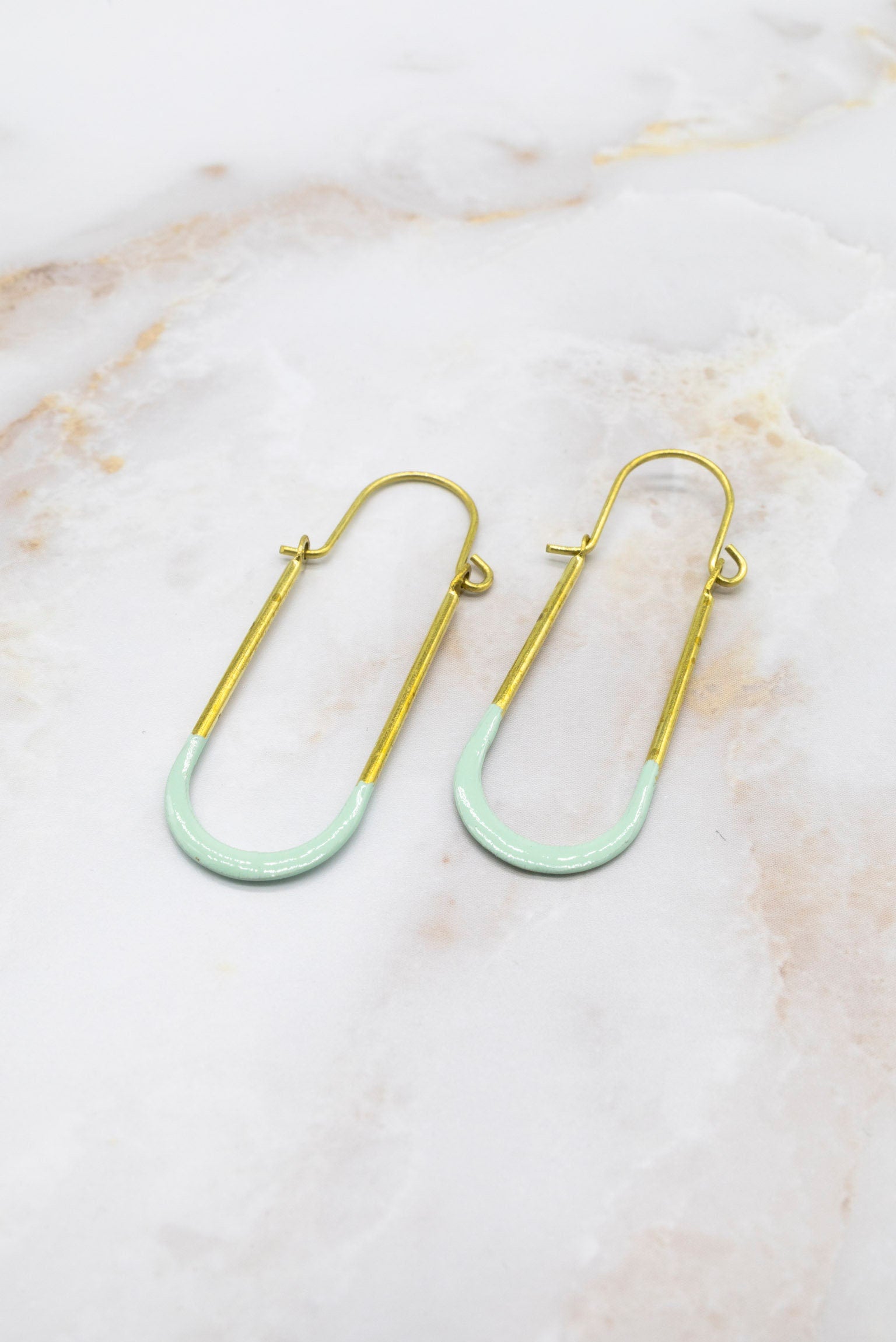 LONG CURVED EARRINGS. Color earrings. Long and fine slope. New collection. Original color earrings. Enameled metal.
