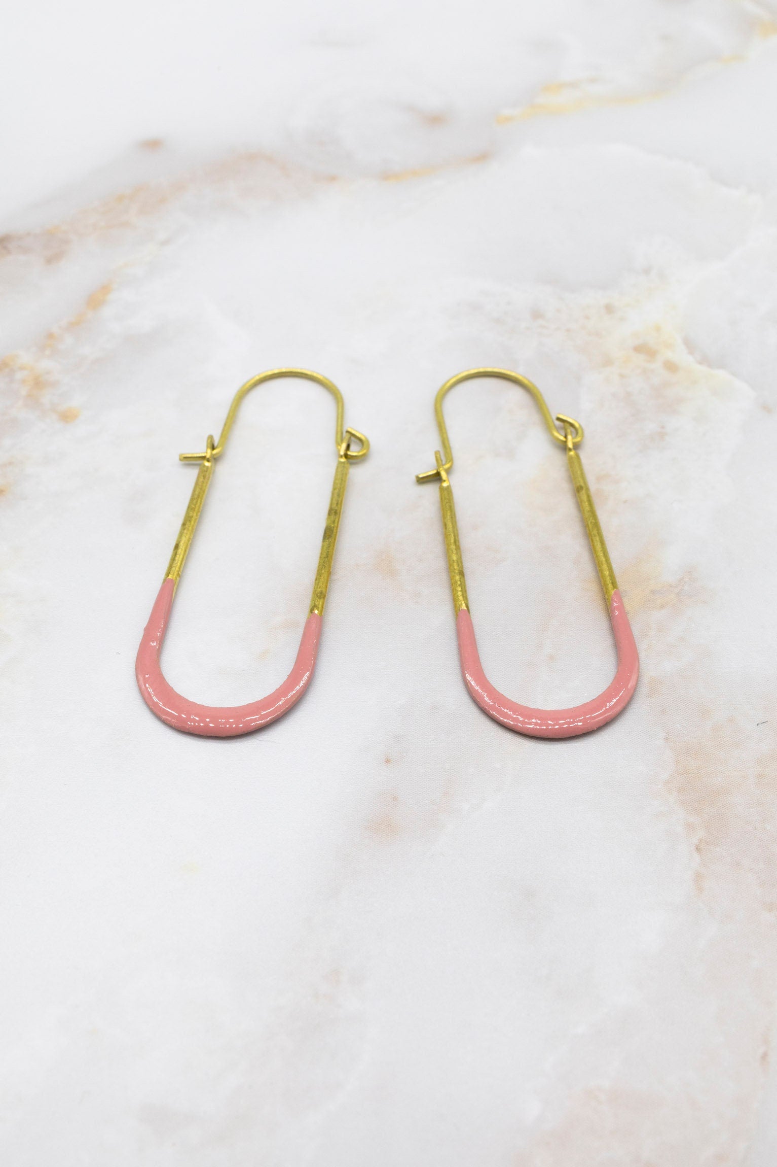 LONG CURVED EARRINGS. Color earrings. Long and fine slope. New collection. Original color earrings. Enameled metal.