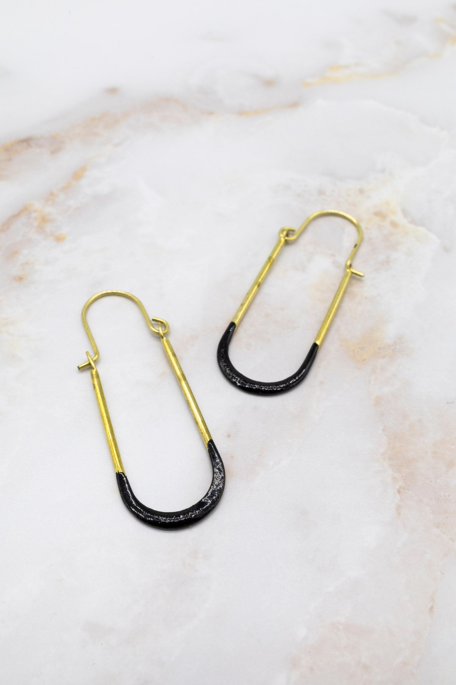 LONG CURVED EARRINGS. Color earrings. Long and fine slope. New collection. Original color earrings. Enameled metal.