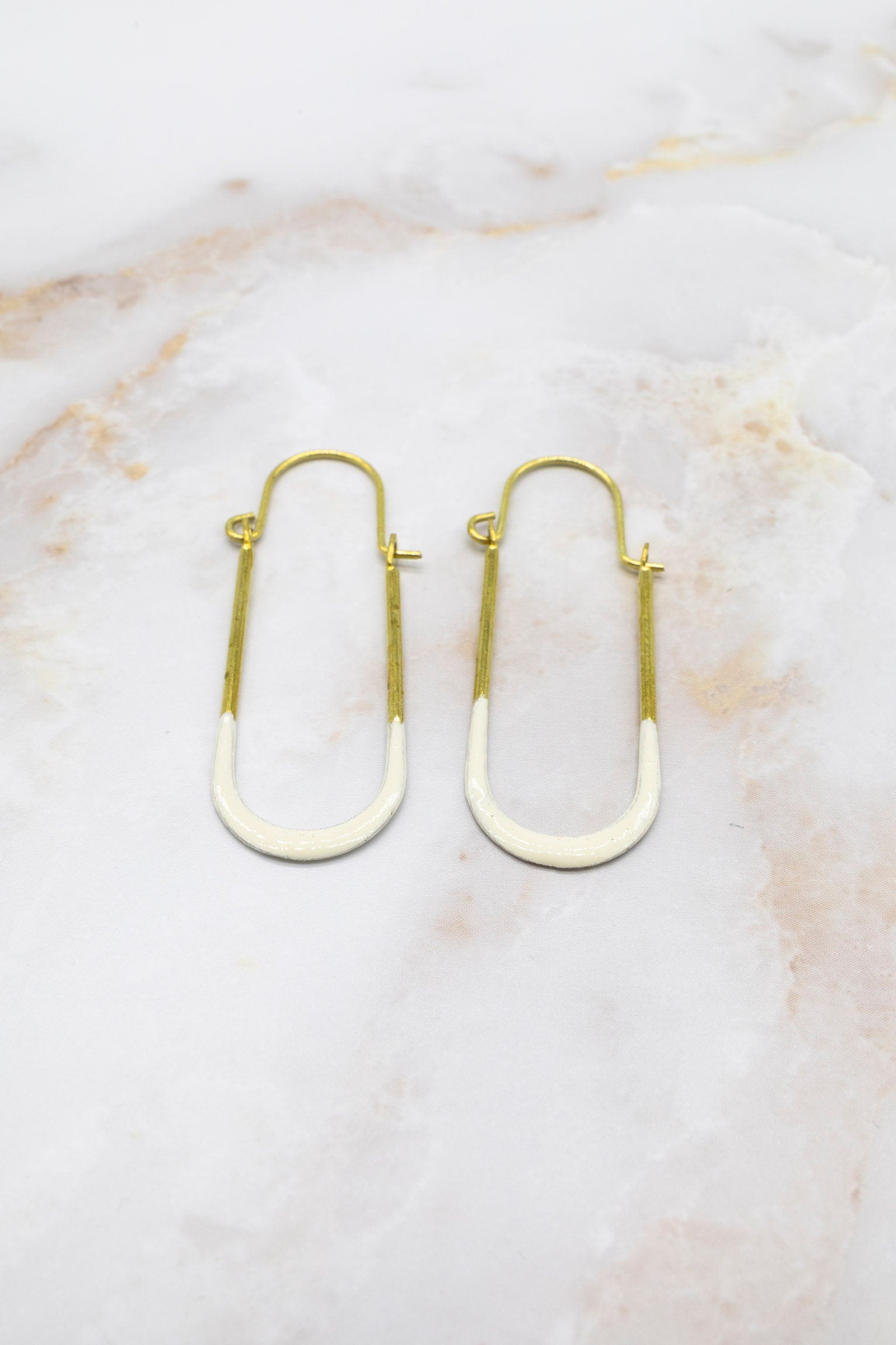 LONG CURVED EARRINGS. Color earrings. Long and fine slope. New collection. Original color earrings. Enameled metal.