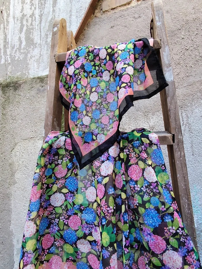 Pañuelo Hortensias negro