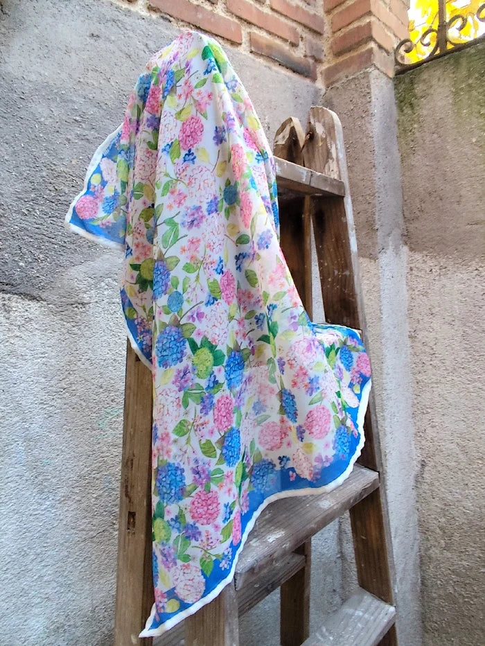 Pañuelo Hortensias blanco