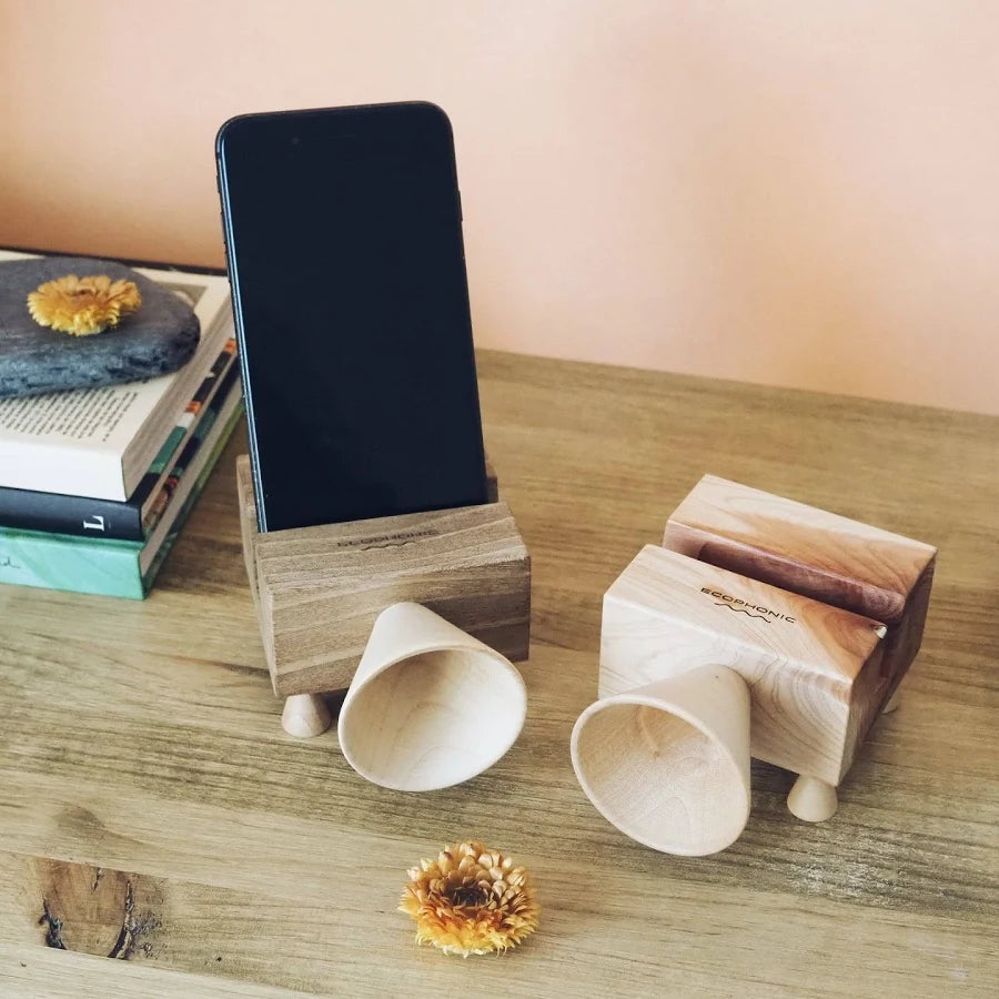 Wave wooden speaker